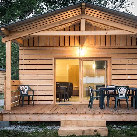 Camping L'ecureuil - Mont-blanc Village Domancy